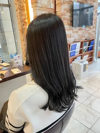 セミロング 肌までキレイ見え✨️ 赤み消し特化のヘアスタイル