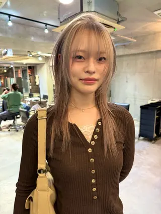 セミロング レイヤーカット\ウル フ　chinatsuのヘアスタイル