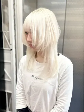 ミディアム white．梅田所属・GATE. カラーモデル募集のヘアスタイル