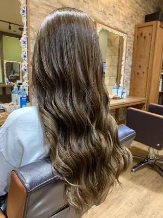 ロング ameet さくらのヘアスタイル