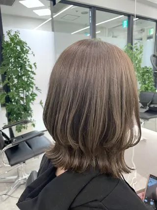 ミディアム カラー KANGOLSALON 富山セントラル所属・松井 亜美のヘアスタイル