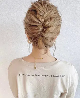 セミロング ヘアアレンジ 藤井 貴美子のヘアスタイル