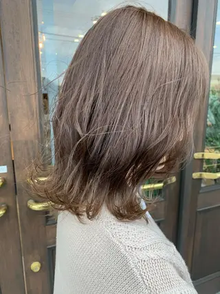 ミディアム カラー 吉原 由菜のヘアスタイル