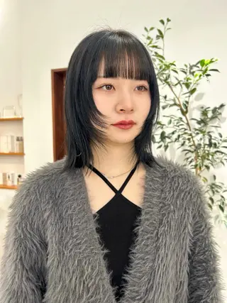 ミディアム カラー 匂坂 美優のヘアスタイル