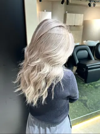 ミディアム karin💋海外 バタフライカットのヘアスタイル