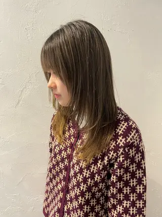 ロング ヘアアレンジ mina / 透明感ベージュカラーのヘアスタイル
