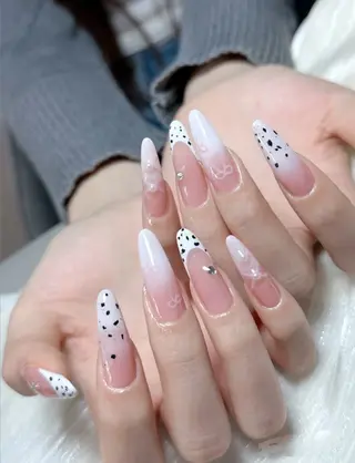 ネイル モニカ アキイのネイルデザイン