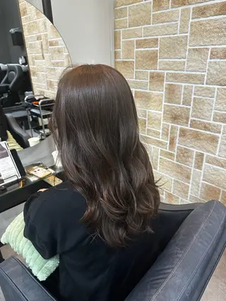セミロング カラー 栗谷 竜希のヘアスタイル