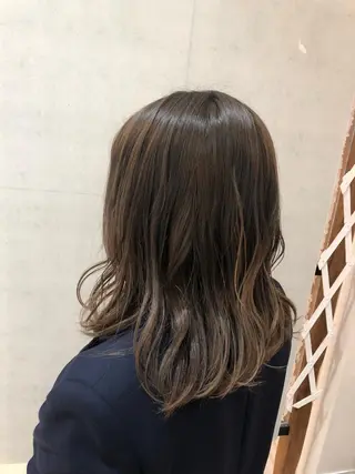 ミディアム カラー 樋渡 侑希のヘアスタイル