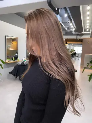 ロング カラー ミルクティーベージュ ❤︎レイヤー　MIAのヘアスタイル