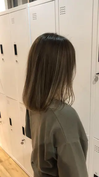 ミディアム カラー タカハシ ユウキのヘアスタイル