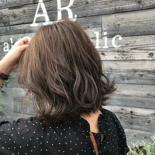 ミディアム カラー 佐伯 真奈のヘアスタイル