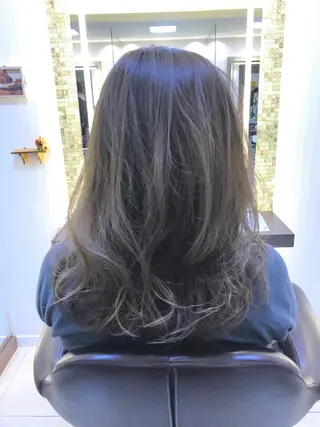 ミディアム ill【イル】天神西通り店所属・髪質改善縮毛矯正/暖 色カラー/ウエダカナのヘアスタイル