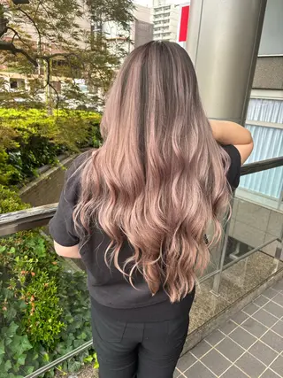 ロング アブアイ所属・🌈艶髪ハイトーン SENAのヘアスタイル