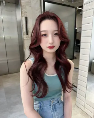 ロング 水岡 佳奈美のヘアスタイル