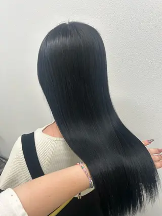 カラー niina🖤 寒色×レイヤーのヘアスタイル