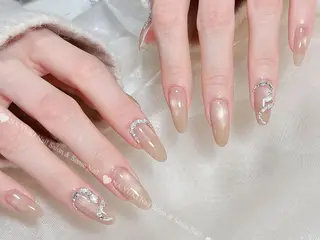 ネイル 🦋 Queenieのネイルデザイン