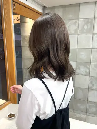 ミディアム カラー 榛葉 夢乃のヘアスタイル
