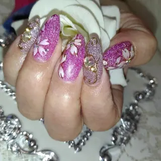 ネイル エステとネイル ローズコンフォートのネイルデザイン