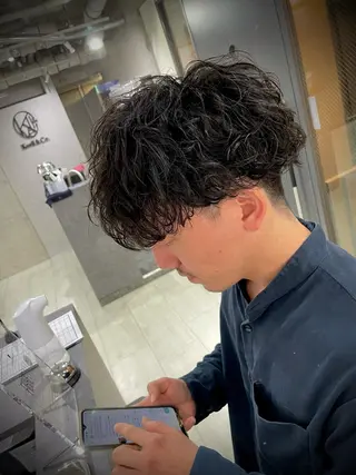 パーマ メンズ Kvell&Co.所属・ハイトーン カラーのヘアスタイル