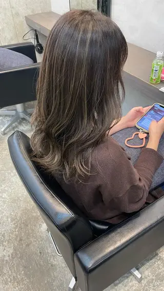 セミロング カラー 銀 座のヘアスタイル