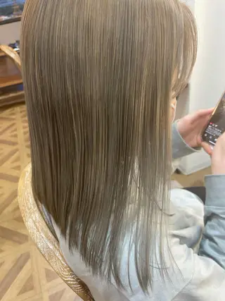 ミディアム カラー リーフレ所属・榊原 七菜花のヘアスタイル