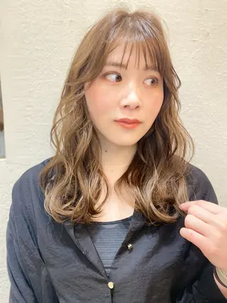 ミディアム パーマ COVER HAIR bliss 川口東口駅前店所属・小顔カット得意🌟 岩渕麻由のヘアスタイル
