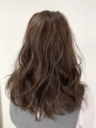 ロング カラー 佐藤 美紅のヘアスタイル