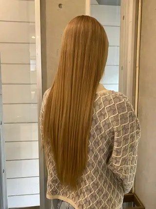 カラー 磯谷 朋のヘアスタイル