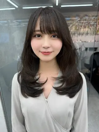カラー セミロング Lond Roleのヘアスタイル