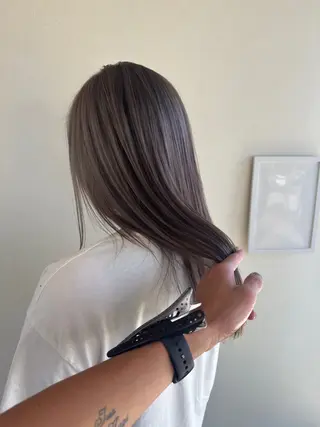 ロング カラー ハイライトカラー✨ グレージュ✨鎌倉光洋のヘアスタイル