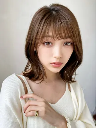 ミディアム AINANLY 明治神宮前店所属・似合わせレイヤー モテカラー🤍三科のヘアスタイル