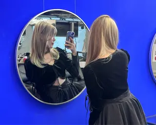 カラー RiA/髪質改善/ レイヤーカットのヘアスタイル