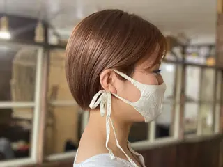 ショート 艶カラー🫧 MOMOYOのヘアスタイル