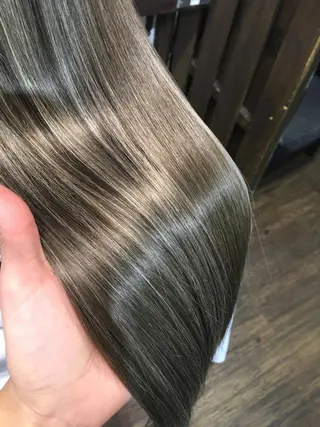 ロング カラー IwAsh大和駅前店所属・IwAsh大和駅前店 河野亜里香のヘアスタイル