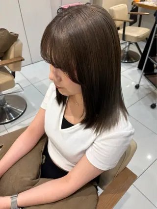 ミディアム カラー 外人風ハイライト/ グレージュカラーのヘアスタイル