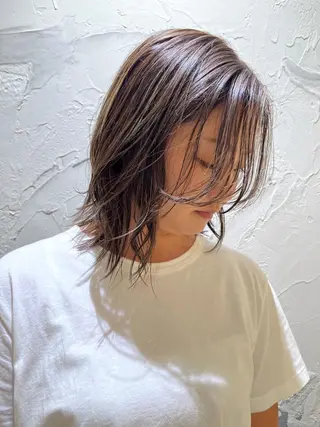 ミディアム カラー irwi/イルウィ所属・miku🎀門前仲町 ブリーチ・レイヤーのヘアスタイル