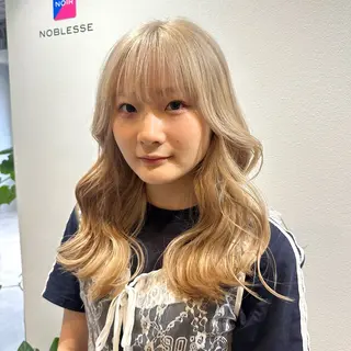 セミロング カラー ハイトーン/ウルフ/ レイヤー/Asukaのヘアスタイル