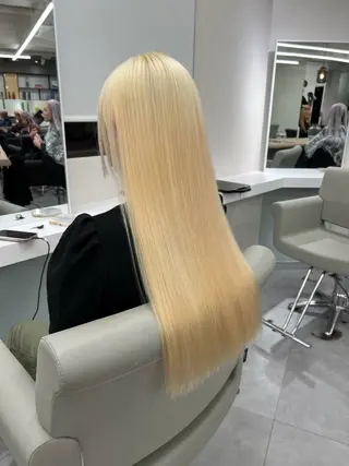 ロング カラー ヘアアレンジ youres hair 新宿3丁目店所属・新宿.代表.透け髪 TAKAケアブリーチのヘアスタイル