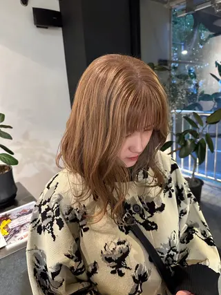 セミロング カラー 寺本 奈央のヘアスタイル