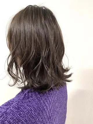 ミディアム 山本 茉希のヘアスタイル