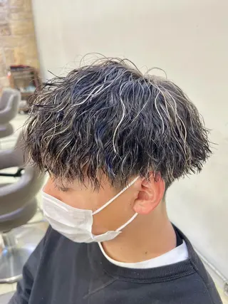 ショート パーマ メンズ アイブロウ ﾎｯﾄﾍﾟｯﾊﾟｰ に移行中【かな】のヘアスタイル