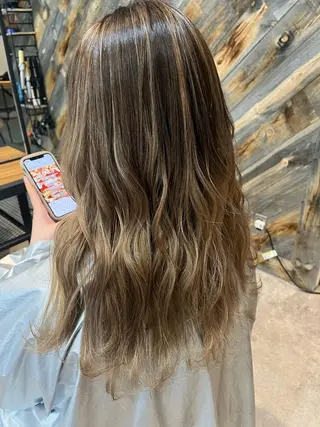 ロング 山本 みきのヘアスタイル