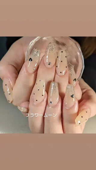 ネイル フラワー ムーンのネイルデザイン