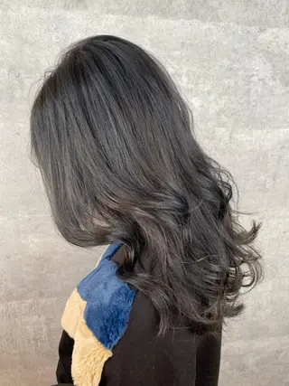 ミディアム カラー _WHITE 天王寺のヘアスタイル