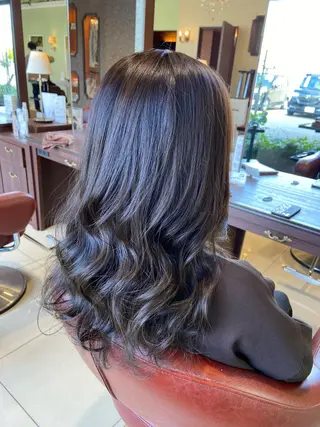 ミディアム カワサキ ヒナコのヘアスタイル