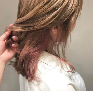 ミディアム カラー 小森 樹奈のヘアスタイル