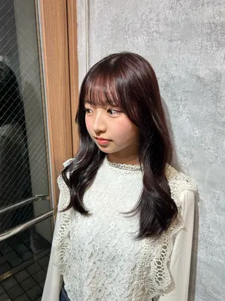 セミロング カラー レイヤー/手書きネイ ルCOCORO 🎀のネイルデザイン