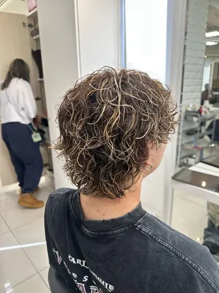 ショート パーマ メンズ フェザーパーマ職人 🪶ryosukeのヘアスタイル