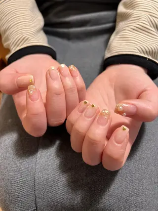 ミディアム 𝐞𝐚𝐜𝐡 nanami🩰のネイルデザイン